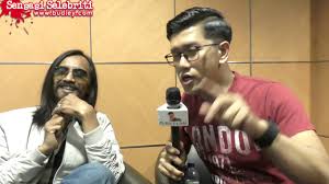 Masih mengekalkan watak ala gangster seperti yang dilakukan sebelum ini, telatah sofi yang berkunjung ke salah sebuah restoran arab mencuri perhatian netizen dengan telatahnya yang teringat akan masakan ibunya selepas menikmati hidangan yang disediakan disana. Iklan Gst Tidak Jelas Kesian Sofi Jikan Dan Abu Bakar Omar Jadi Mangsa By Ehwal Semasa Tv