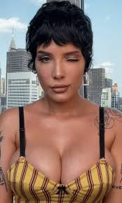 Halsey winking at you with her big cleavage 😍 - HD Porn Pics
