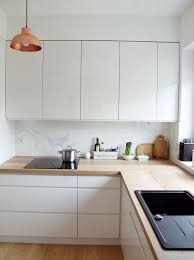 Projekt Wnetrza Kuchni W Szczecinie Www Malinowskistudio Pl Modern White Kitchen Marble Copper Kitchen Biala Kuchnia Projekty Kuchni Projekty Wnetrz Kuchni