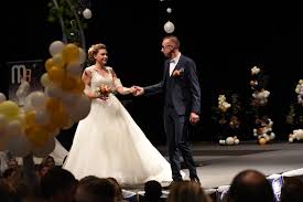 Après les visiteurs 2, vous avez pu apercevoir christian pereira dans le rôle du professeur sorbier. Flers Soyez Prets Pour Le Jour J Avec Le Salon Du Mariage Et De L Evenementiel L Orne Combattante