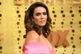 Номинантка на премии «золотой глобус» и «эмми». Mandy Moore Is Working On A New Tv Show Based On Her Life Glamour