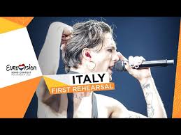 Sono fuori di testa ma diverso da loro e tu sei fuori di testa ma diversa da loro siamo fuori di testa ma diversi da. Maneskin Zitti E Buoni First Rehearsal Italy Eurovision 2021 Testo