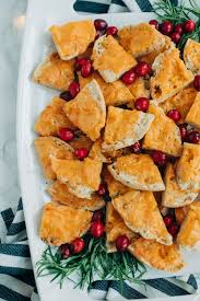 Prático e delicioso para se aproveitar em diversos pratos, principalmente em lanches. Our Favorite Cheese Meltaways Recipe The Sweetest Occasion