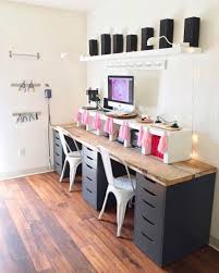 Çalışma masalarını çocuklar sadece kış aylarında okula giderken kullanmazlar, yaz aylarında da kullandıkları eşyalardandır. Heves Katili Daginik Masalari Geride Biraktiracak 17 Calisma Masasi Onerisi Onedio Com