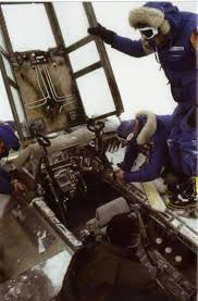 Technicians Setting Up Snowspeeder Cockpit Hoth Esb Bts 01 Star Wars Trilogy Star Wars Pictures Star Wars Empire