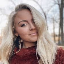 Abby Greenwell's Instagram, Twitter & Facebook