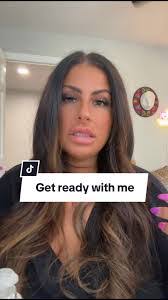 Lauren Nadel's Instagram, Twitter & Facebook