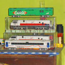 Miniatur sejatinya merupakan replika dari suatu kendaraan, bangunan, dan masih banyak lainnya. Papercraft Miniatur Kereta Api Indonesia Shopee Indonesia