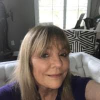 Carolyn Hatton's Instagram, Twitter & Facebook