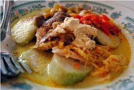 Lontong cap gomeh sebenarnya merupakan perpaduan antara beberapa jenis makanan, di antaranya seperti lontong, opor daging ayam, sambal goreng ati ampela, dan sayur lodeh yang. Semarang Food Street Part 2 The Integrated Lontong Cap Go Meh My Story On Travelling And Cooking