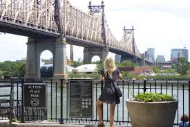 The witty banter between woody allen and diane keaton culminates in the classic under the bridge scene. Manhattan Looking For Woody Allen S New York Tammy Tour Guide