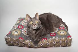 Tons of free sewing patterns. Sew Mama Sew Cuddle Pet Bed Tutorial