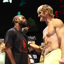 Midway through, mayweather is barking at paul, who then lands a small uppercut. Sfi1ckad9yzkym