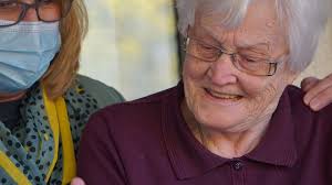 Smartphone Reminders Could Boost Memory in Older Adults With Dementia