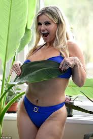 Kerry katona has declared she used to get called the english britney spears after suffering a highly public breakdown. Kerry Katona Confidently Flaunts Her Trim Figure In A Blue Bikini During Sizzling Photoshoot Geeky Craze