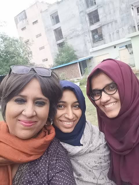 Image result for barkha dutt with jamia students"