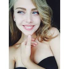 Lillian Vaughn (@bundensmb)