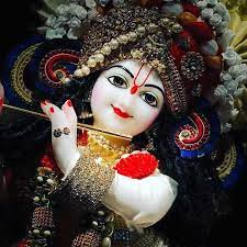 Hd shri krishna decorating beautiful hair of shri radha hd | etsy. Lord Krishna Chote Krishna Ji Ki Images Photos Wallpapers Hinduwallpaper