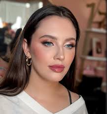 OHHHHKAY BREE🔥 Glammed this hottie up before her spicy 🌶️ (boudoir) shoot  with @chevronandlacephotography today! Bree is all the vibesss. • Makeup +  Hair: @ellewilliamsbeauty • Lashes: Amber Dills Booking📲  Ellewilliamsbeauty.com