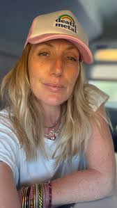 J'ai toujours été fasciné par l'art du makeup (de l'art tout court de  toutes façons) mais modifier une structure vivante et en mouvement par des  couleurs, des textures, des jeux d'ombres et