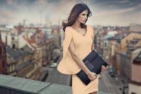 Risplendi come invitata di nozze indossando un vestito con il quale ti vedrai fantastica. Matrimonio Ad Ottobre Come Vestirsi E 5 Look Per Invitata Donnad