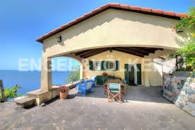 Boasting a balcony, the apartment is in an area where guests can engage in activities such as hiking and fishing. Villetta A Picco Sul Mare Punta Mesco Levanto