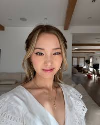 I'm either fully in mom mode or out-and-about mode. There is no in between  🤷🏻‍♀️