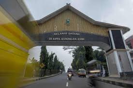 Stasiun pemancarnya berada di tvri jawa barat. Polemik Tarik Menarik Kuasa Surga Wisata Di Kuningan Belum Selesai Halaman All Kompas Com