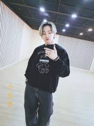 Jean jung kook age is 23 years old as 2021. ë°©íƒ„ì†Œë…„ë‹¨ On Twitter In 2021 Jungkook Selca Jeon Jungkook Jungkook