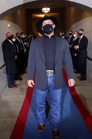 As of 2021, garth brooks' net worth is roughly $400 million. Garth Brooks At Joe Biden S Inauguration He Sings Amazing Grace Hollywood Life