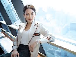 Thailand Youngest Prime Minister Who is Paetongtarn Shinawatra;ज्या वयात  PhD होत नाही, त्या वयात बनली पंतप्रधान! कोण आहे पाएडोंगटार्न चिनावट?|Zee 24  Taas