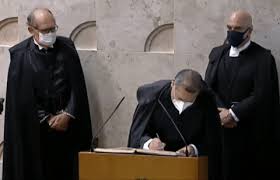 Ao confirmar ontem a indicação do desembargador kassio nunes marques para o supremo tribunal federal (stf), o presidente jair bolsonaro criou um inusitado consenso entre seus auxiliares militares, ideológicos, evangélicos e técnicos. 1Âº Indicado De Bolsonaro Nunes Marques Toma Posse Como Ministro Do Stf Poder360