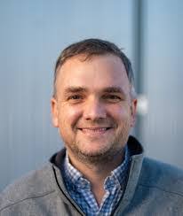 Peter Warren's Instagram, Twitter & Facebook