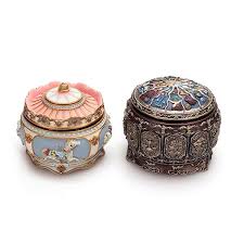 You can even add delicious chocolates to your personalized music box. Vintage Inspired Music Box Apollobox