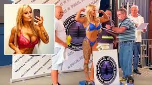 How sicks my eb hoodie from @ftwrbrand (check the link in my bio to get one!) She S Such A Tease Blonde Bomber Strips Off For The Boys As Muslim Opponent Takes Scales To Toilet For 2nd Weigh In Video Rt Sport News
