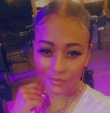 Kristen Henderson's Instagram, Twitter & Facebook