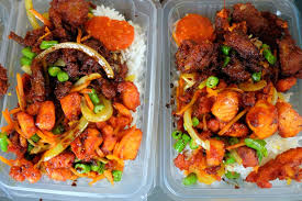 Sedikit berkuah kental atau kering berwarna hitam dan berminyak. Nasi Putih Ayam Goreng Kunyit