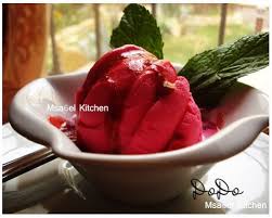 آيس كريم توت بصلصة التوت الطازجه Food Ice Cream Desserts