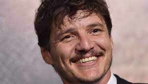 Pedro pascal, san antonio, texas. Pedro Pascal Unterstutzt Seine Schwester Lux Bei Ihrem Coming Out Als Transfrau Musikexpress