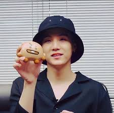 About 4cm in diameter packing list: Shooky Shooky Suga Min Yoongi Yoongi