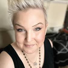 Beyond The Shift: Volume One: Lynch, Pamela Lee, Burton, Wendy S., Garcia  Del Pezo, Karina, Toledo-Hammett, Ingrid, Miłosz Haskins, Lucie, Hawkins,  Pamela, Lee, Libby, Simon, Angela Kaye, Winter, Tara, Woodburn, Michele:  9781738895007: