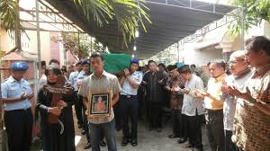 Dia menodongkan senjata api kepada seorang sopir keluarga dodi sehingga berhasil masuk ke dalam rumah. 6 Tahun Berlalu Apa Kabar Kasus Kematian Akseyna Kumparan Com