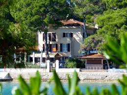 The town hast been a centre of tourism for decades and most things will be signposted in at least 2 langauges. Villa Diana Gastezimmer Mali Losinj