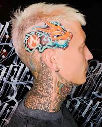 Tyler robert joseph is an american singer, a rapper, a famous songsmith, and a good record producer. Bachelorette Star Zeigt Seine Xxl Pokemon Tattoos Am Kopf Promiflash De
