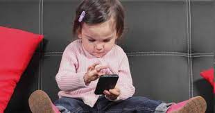 Tetapi mereka tidak sedar sebenarnya duduk dirumah dan bermain. Sentiasa Awasi Anak Anak Bermain Gadget Ibu Bapa Jaga Aurat Apabila Di Hadapan Mereka