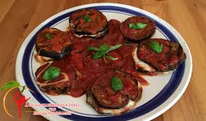 Mettete i pomodorini nel trita spezie, riduceteli in polvere e. Medaglioni Di Melanzane Con Mozzarella Mariangela Stasi