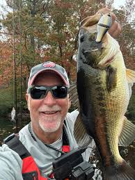 Hi everyone! We'll be coming over July 1-8 to Marsh Harbor and we are  looking for a guide to take us out one day. Fishing and/or spear  fishing….Any recommendations?