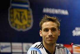 Lucas biglia dijo que, si tiene que compararse con un músico, vendría a ser el cantante de cumbia, líder de damas gratis. El Mercedino Lucas Biglia Vive Un Buen Momento En Su Vuelta A La Seleccion Argentina Noticiasmercedinas Com Mercedes Buenos Aires Argentina