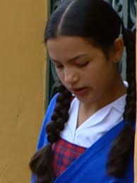 Lucía recibe la ayuda de Sarita para escaparse hacia La laguna para buscar  a Francisco. 🫣#LaHijaDelMariachi