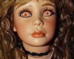 Frances la muñeca embrujada.